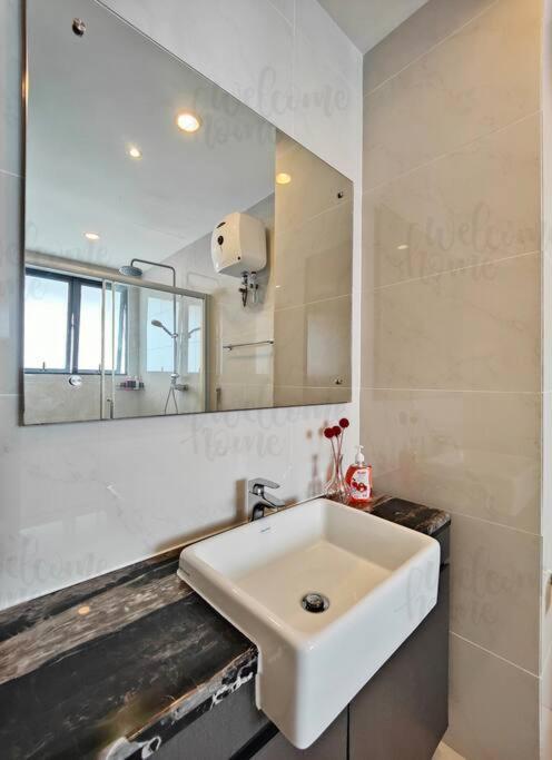 Bay Laurel, Country Garden Danga Bay Homestay By Welcome Home Johor Bahru Eksteriør billede